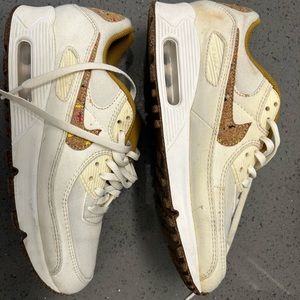 women’s nike cream cork size 8